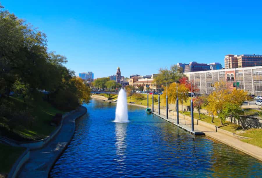 Kansas City Private Walking Tour: Art, Plazas & Museums - Starting at the Nelson-Atkins Museum of Art and its Sculpture Garden