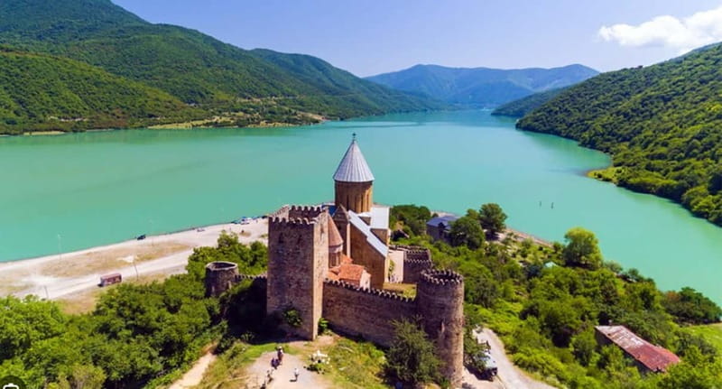 kazbegi Private tour from Tbilisi - Professional Guides with Extensive Local Knowledge