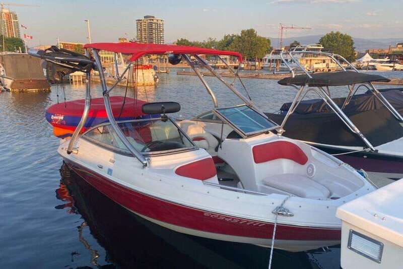 Kelowna: Tiki Party Yacht Rental - Cruise on a Tiki-Themed Yacht in Kelowna