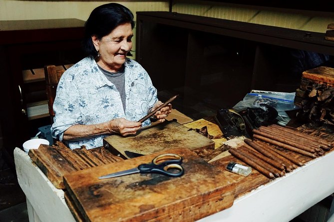 Key West Historic Seaport Food & Walking Tour - Exploring Key West’s Historic Neighborhoods