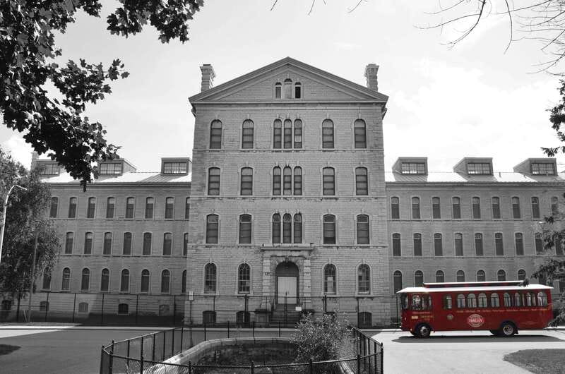 Kingston: Ghosts and Mysteries Trolley Tour - Starting Point and Practical Details
