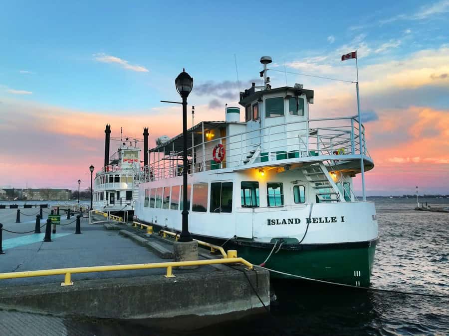 Kingston: Waterfront Sunset Cocktail Cruise - Kingston Waterfront and Landmark Views from the Water