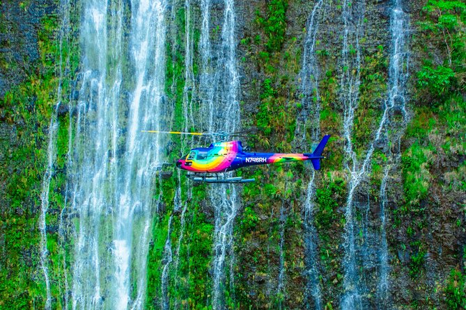 Kohala Coast Volcano Waterfalls-90 Min Heli Tour-Doors Off or On - Starting Over Kailua Bay: A Serene Waterscape