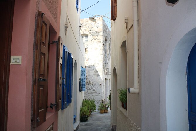 Kos Scavenger Hunt and Highlights Self-Guided Tour - Navigating Kos with the World City Trail App