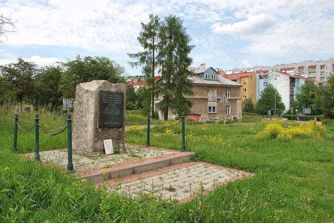 Krakow: Former Concentration Camp Plaszow Guided Tour - The Memorial at Plac Bohaterów Getta