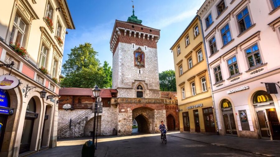 Krakow: Old Town Audioguided walking Tour - Exploring Krakows Old Town with an Audio Guide