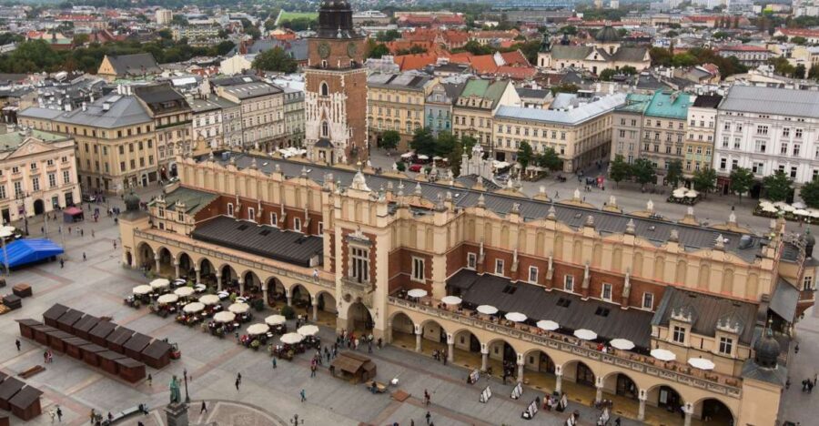 Krakow: Old Town, Ghetto, and Kazimierz Golf Cart Tour - Exploring the Cloth Hall and St. Mary’s Church from the Cart