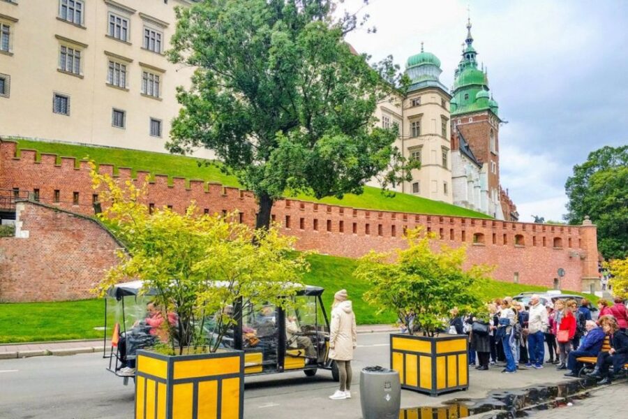 Krakow: Old Town Golf Cart Walk and Wawel Castle Guided Tour - From the Old Town to the Castle District