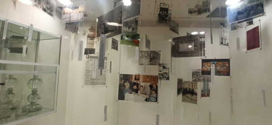 Krakow: Visit Apteka Pod Orlem in Italian - Visiting the Ghetto Pharmacy: A Brief Historical Context