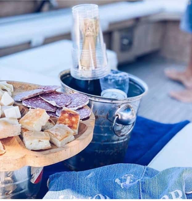 La Spezia: Sunset with aperitivo in Golfo dei Poeti 3 hours - Scenic Stops: From Torre Scola to Tino Island