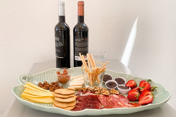 Lagos, Portimão & Carvoeiro: Wine Tasting, Tapas & Music Tour - The Experience of Live Portuguese Music During the Tour