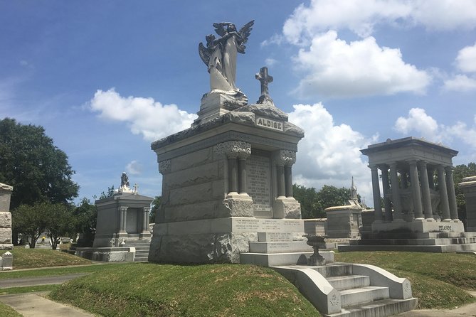 Lake Lawn Metairie Cemetery Walking Tour - Starting Point at Lake Lawn Funeral Home & Cemeteries