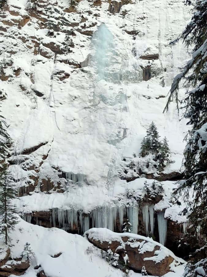 Lake Louise, Johnston Canyon Bow Falls Surprise Corner Tour - Marvel at the Frozen Majesty of Lake Louise