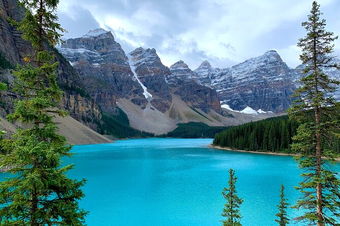 Lake Louise, Moraine Lake and the Icefields Parkway Full-Day Tour - Iconic Views at Lake Louise and the Historic Chateau