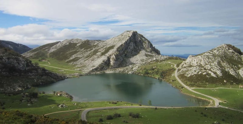 Lakes of Covadonga and Sanctuary of Covadonga: Guided and interpreted tour - Visiting Mirador del Príncipe for Spectacular Views