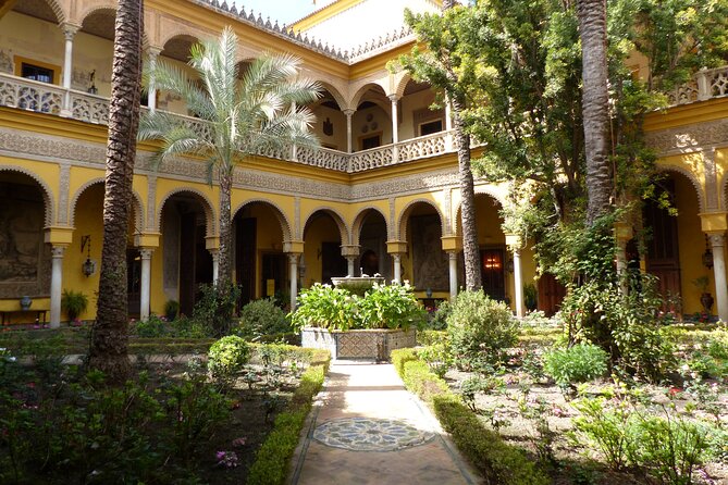 Las Dueñas Palace Guided Tour in Seville with Entrance Included - The Architectural Style and Historical Layers of Las Dueñas