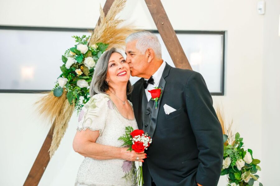 Las Vegas: Elvis Themed Wedding with Limousine - Visiting the Iconic Little Vegas Chapel in the Arts District