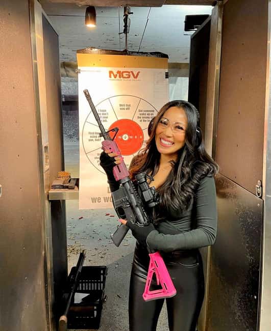 Las Vegas: Femme Fatale Shooting Experience - Starting Point at Machine Guns Vegas in Nevada