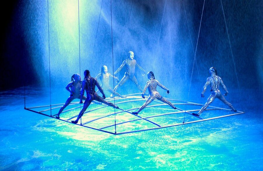 Las Vegas: O by Cirque du Soleil at Bellagio - Water as the Main Character: The "O" Stage and Effects