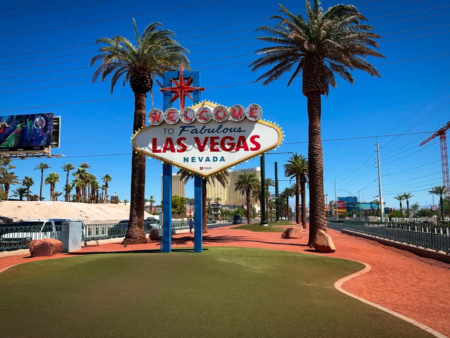 Las Vegas Strip: 90-Minute Sightseeing Tour with Photo Stops - Iconic Photo Stops at the Las Vegas Sign and Sphere