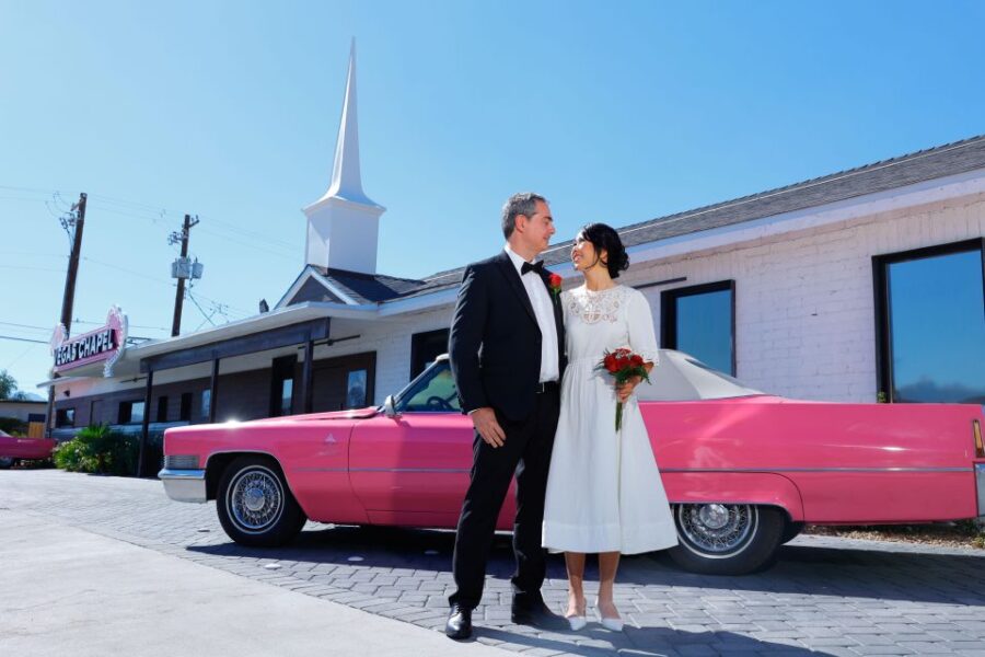 Las Vegas Wedding with Limousine Transportation - Limousine Pickup and Drop-off: Elegant and Convenient Transport