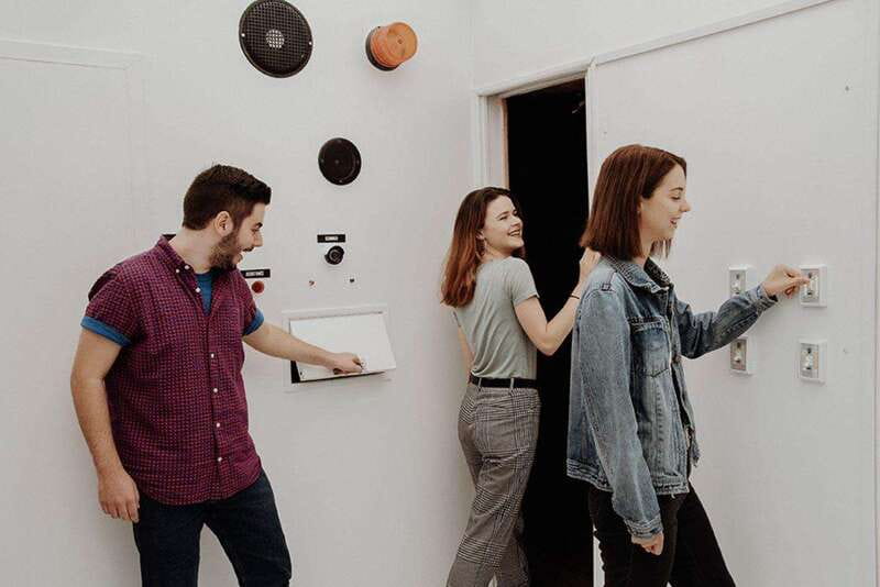 Laval: Time Travel Escape Room Experience - The Bilingual Scenario for Broader Accessibility