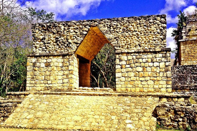 LDS Tour to Ek Balam + Cenote - Starting the Day: Pickup and Transport from Cancun