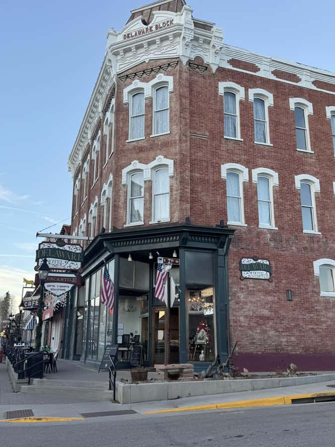 Leadville Historic Bar Crawl: From Gunfighters to Ghosts - The Unique Atmosphere of Leadville at 10,200 Feet