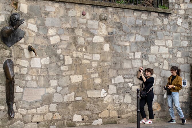 Learn the art of street photography in the heart of Montmartre! - Starting Point: Place des Abbesses in Montmartre