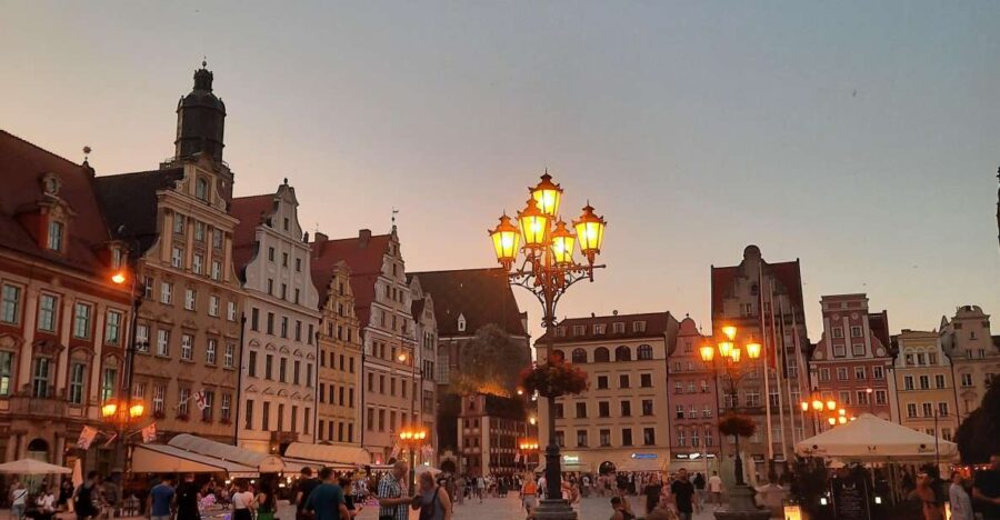 Legends of Old Town 1 Hour Walking Tour in Wroclaw (English) - Discovering Wroclaw’s Market Square and Plac Solny
