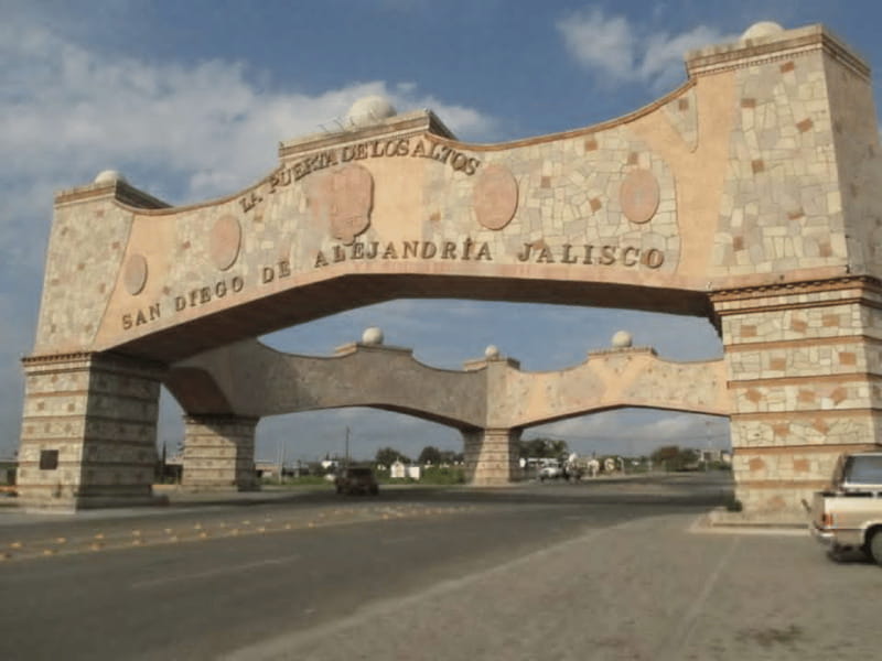 Leon: Cristero Rebellion Guided Tour with Breakfast - Starting Point and Transportation in Leon