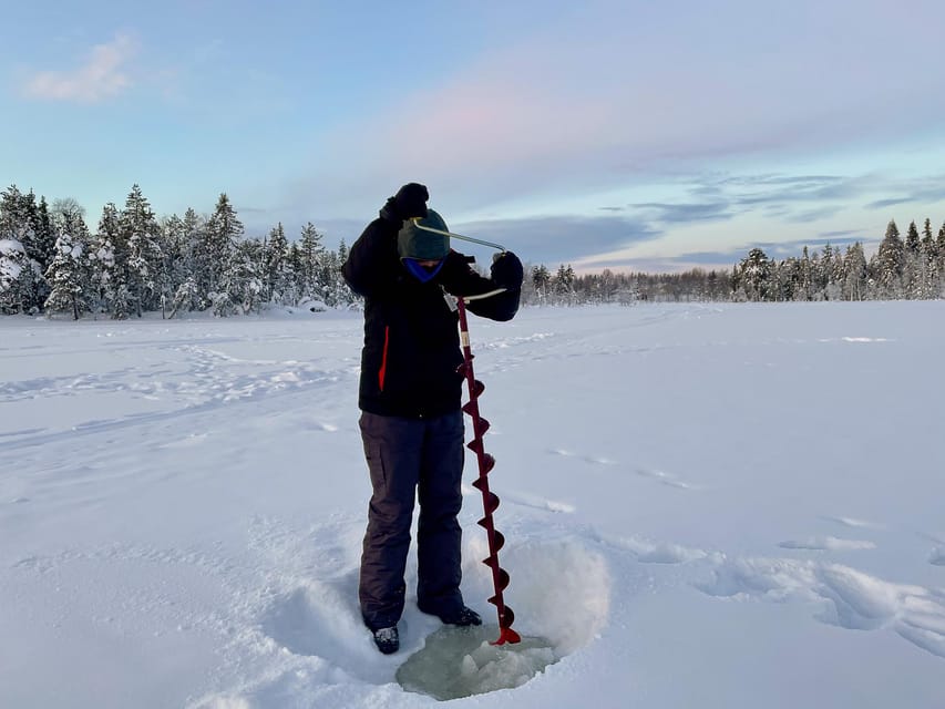 Levi: Ice Fishing Trip in a small group - Starting Point at Levi Tourist Information Office