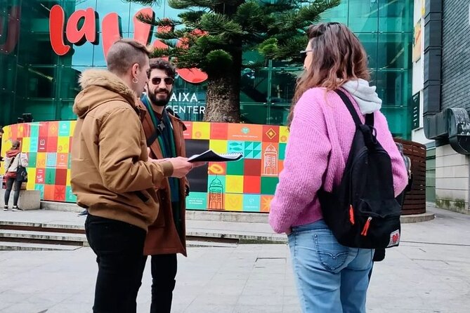 LGBTour Porto: Walk through Porto, discover the LGBTQIA+ History - Reflecting in Praca da Republica and Visiting LGBTQ+ Bookstores