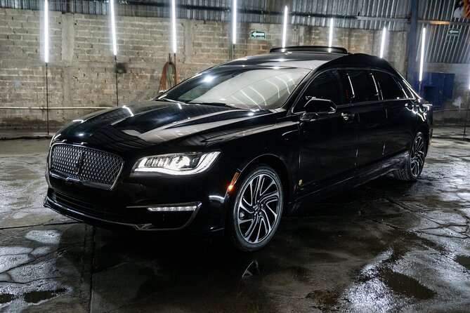 Lincoln Strecth Limousine with Wi Fi on board - Punctuality and Customer Service in Cancun Transfers