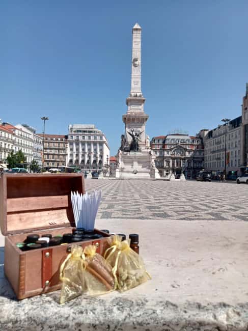 Lisbon: A guided olfactory and historical tour - Starting Point at Praça do Comércio
