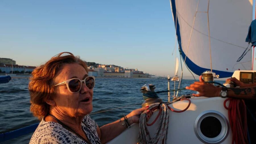 Lisbon: Daily Boat Tour with Drinks & Snacks - The Route and Key Landmarks Visible from the Water