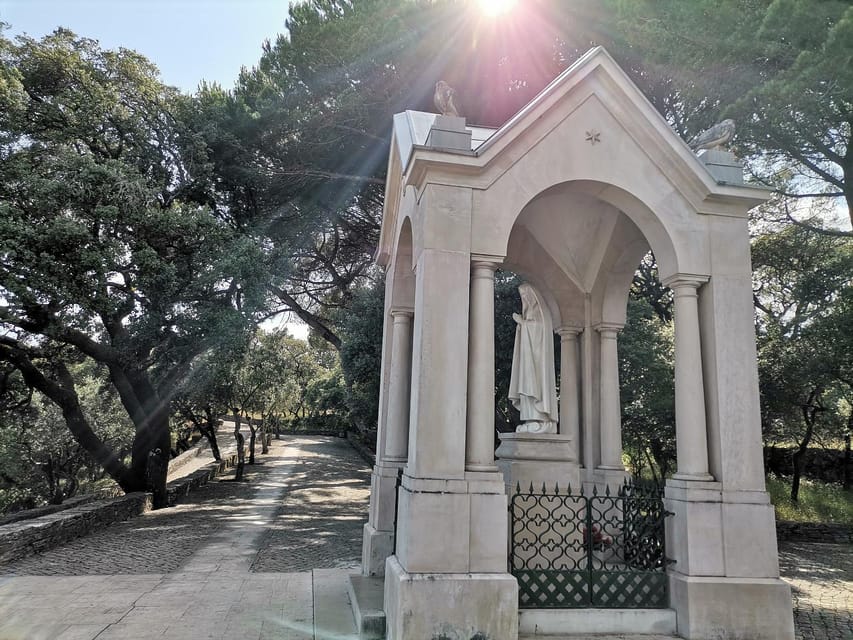 Lisbon: Holy Miracle Church Santarem & Fatima Private Tour - Traveling from Lisbon to Santarem