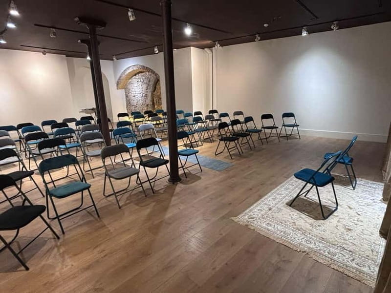 Lisbon: Live Fado Show in Historic Alfama with Port Wine - The Talented Fadistas and Host: Mário Lundum