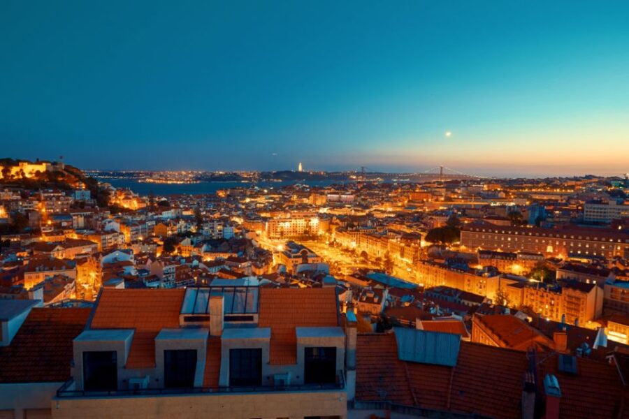 Lisbon: Luxury Fado Tour with Dinner included - A Luxurious Night Tour in a Private Vehicle with a Personal Guide