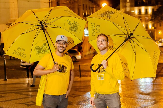 Lisbon Night Pubcrawl: 1h Open Bar, Shots and VIP Club Entry - Starting the Night at Praça Luís de Camões