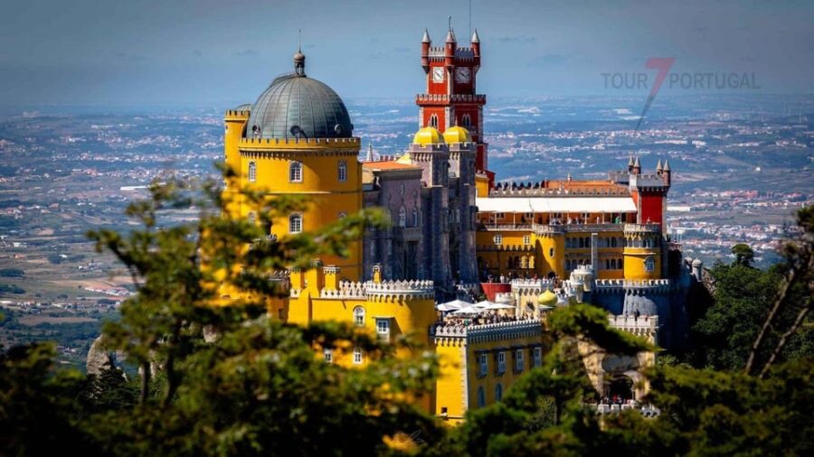 Lisbon: Pena Palace, Moorish Castle, Qta. Regaleira & Sintra - Visiting the Castle of the Moors and its Panoramic Views