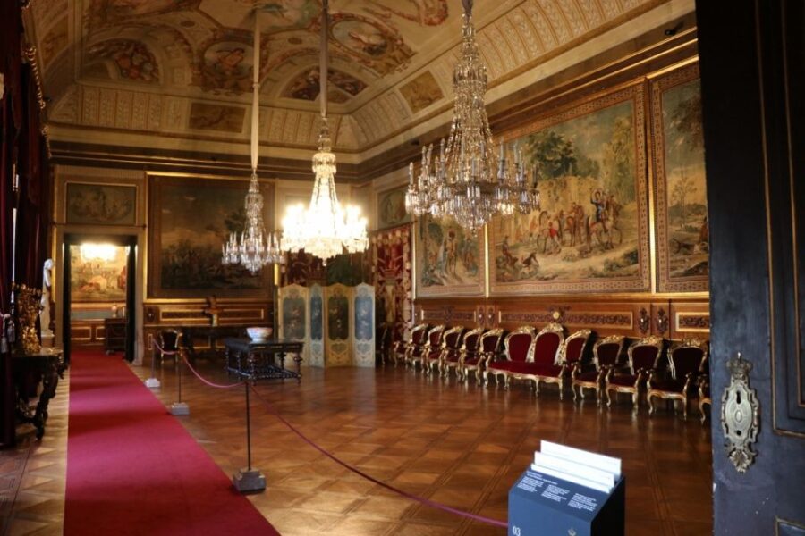 Lisbon: Private Historical Tour to Queluz and Ajuda Palaces - Exploring the Palace of Queluz: A Blend of Artistic Styles
