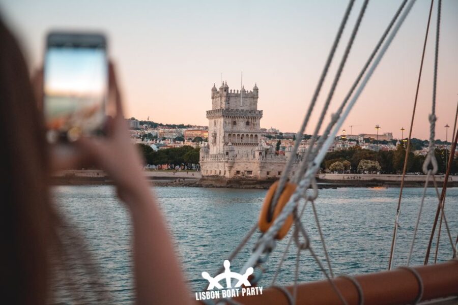Lisbon: Sunset Boat Party with 2 Drinks and Free Club Entry - Starting Point and Meeting Details for the Lisbon Sunset Boat Party