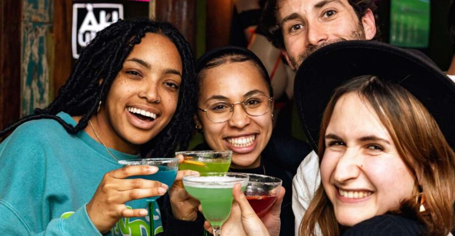 Lisbon: Tipsy Tour Fun Bar Crawl with a Local Guide - Starting Point at Largo do Carmo