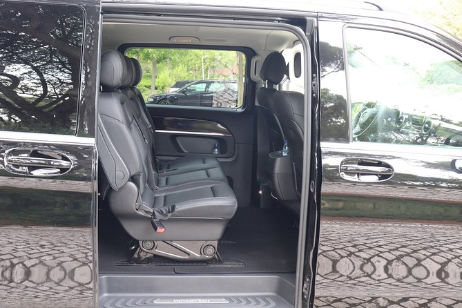 Lisbon to Sevile Transfer - Vehicle Features and Onboard Amenities