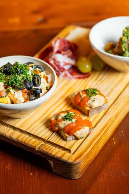 LISBON: Travel to the Other Side of the Veils with a surprising and appetizing ending - Unveiling the Secrets of Mouraria and Santa Maria Maior Neighborhoods