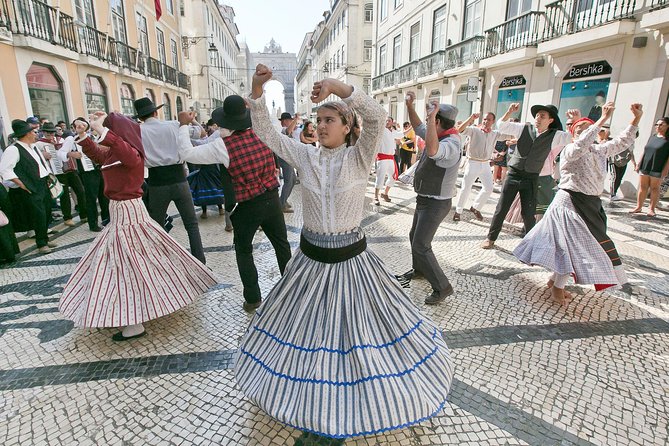 Lisbon Trendy Downtown - From Romantic Chic to Postmodern Glamour - Visiting the Royal Square: Praca do Comercio