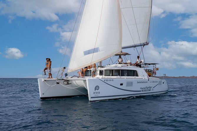 Lobos Island Half-Day Sailing Tour with Lunch - Lunch, Refreshments, and Onboard Service