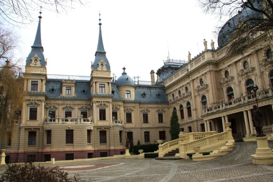Lodz Old Town Manufaktura Highlights Private Walking Tour - Exploring Lodz’s Industrial Heritage at Manufaktura