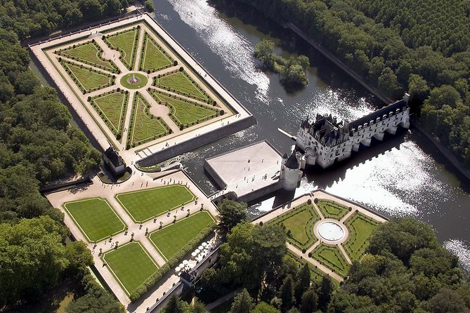 Loire Valley Castles Day Trip from Paris with Professional Guide - First Stop: Château de Chenonceau – The "Château of the Ladies"